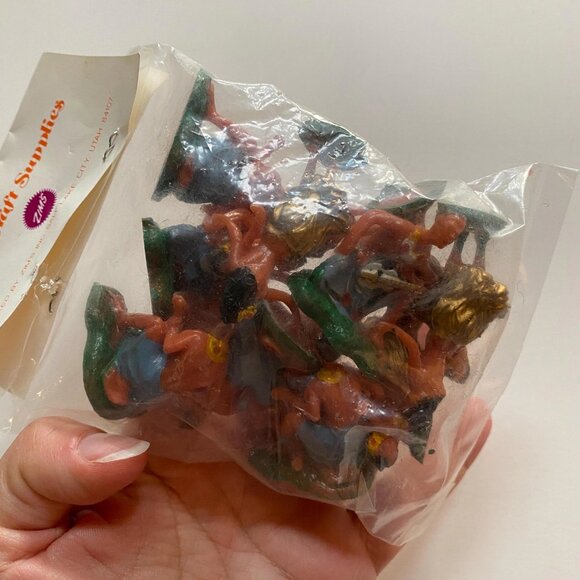 Plastic Gumball Charms Hawaiian Hula Party Figures for Crafting or Cake Toppers - Picture 2 of 4